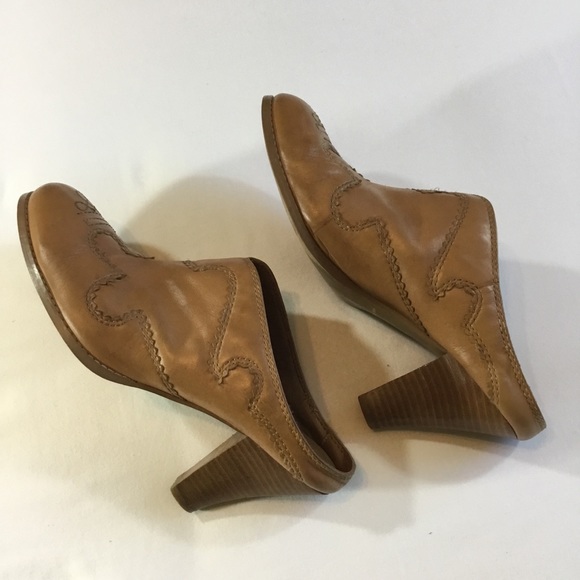 Y-Not?, Size 8 1/2, Tan Color Beautiful Almond Toe - Picture 2 of 7